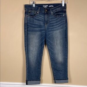 Denizen from Levi's Women’s Modern Skinny Cropped Rolled Hem Denim Jeans